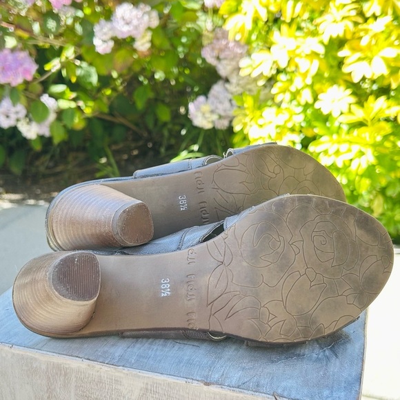 Fidji Gray Taupe Perforated Strappy Sandal Wood Heel - Picture 14 of 16